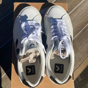 Veja Esplar Logo Leather Women Size 6, Euro 37